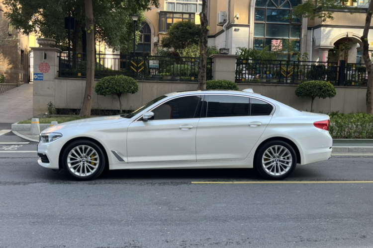 宝马5系 2020款 530Li 尊享型 豪华套装车身外观6002