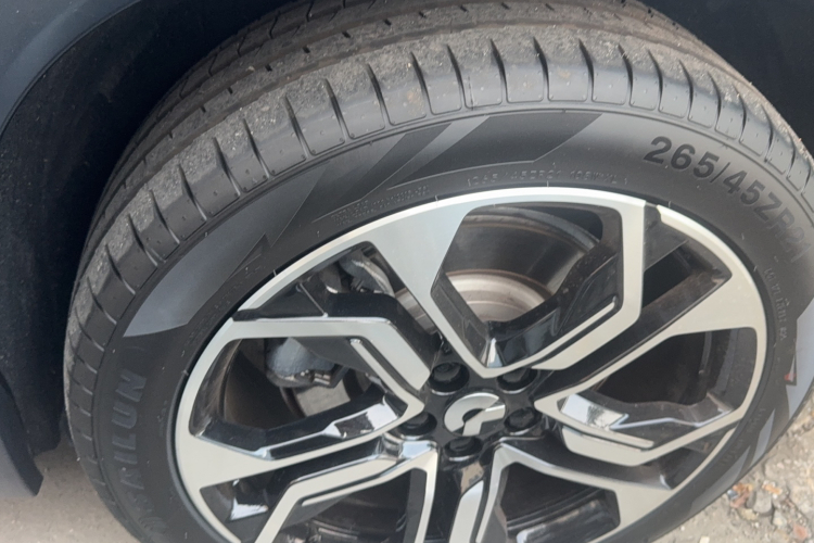 蔚来ES8 2020款 415KM 签名版 六座版中控内饰7009