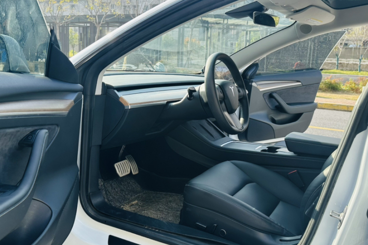 特斯拉 Model 3 2021款 Performance高性能全轮驱动版车身外观6005