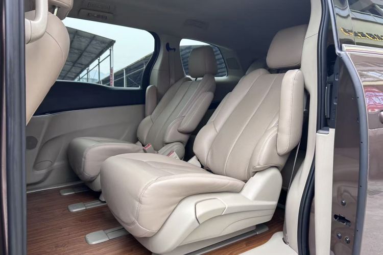 别克GL8 2018款 28T 舒适型 国VI中控内饰7005