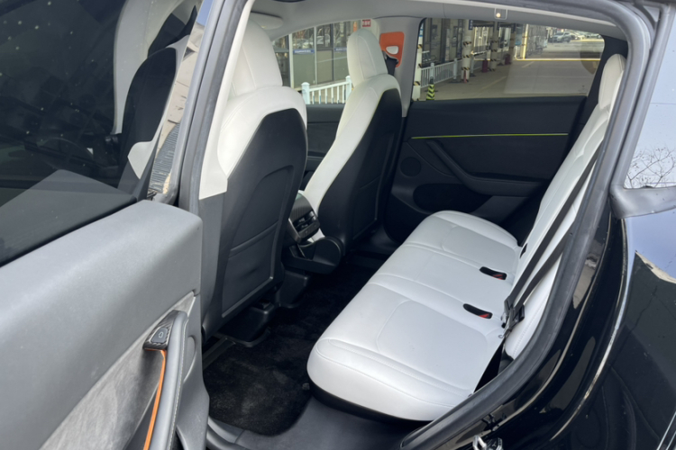 特斯拉 Model Y 2021款 Performance高性能全轮驱动版中控内饰7002