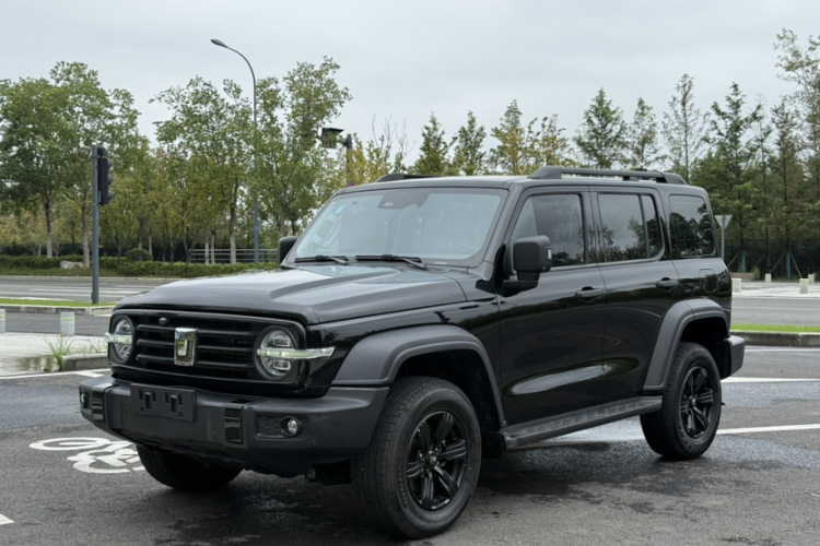 坦克300 2023款 越野版 2.0T 挑战者车身外观1