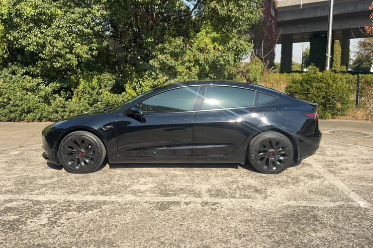 特斯拉 Model 3 2021款 标准续航后驱升级版 3D6车身外观6006