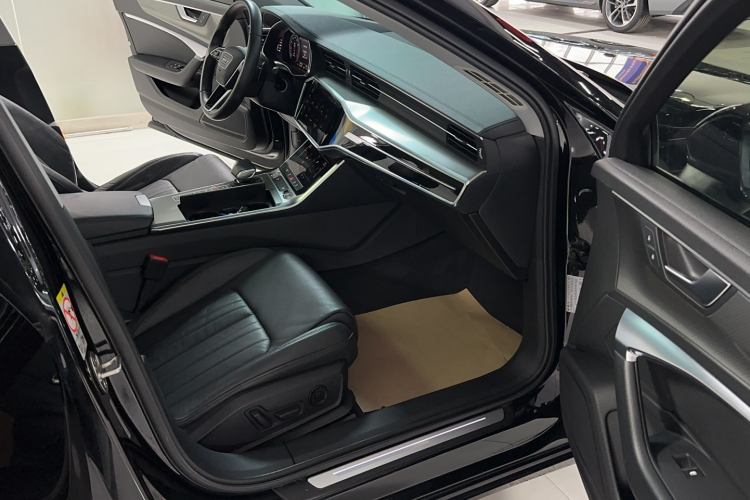 奥迪A6L 2019款 45 TFSI quattro 臻选致雅型中控内饰7005