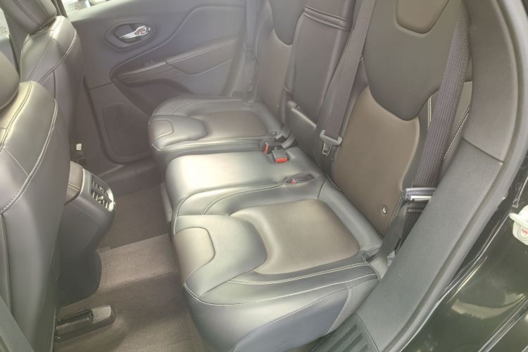 Jeep 自由光 2016款 2.4L 领先版车身外观6009