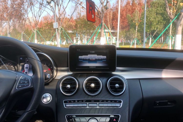 奔驰C级 2018款 C 200 L 运动版局部细节16