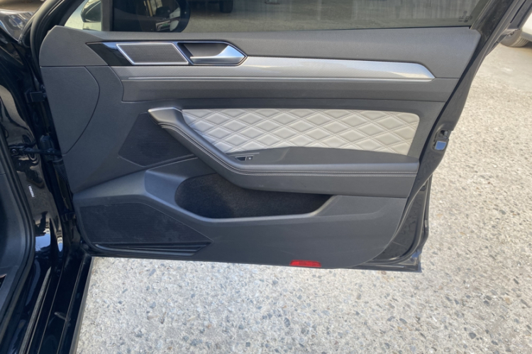 大众 迈腾 2023款 200万辆纪念版 280TSI DSG领先型中控内饰7008