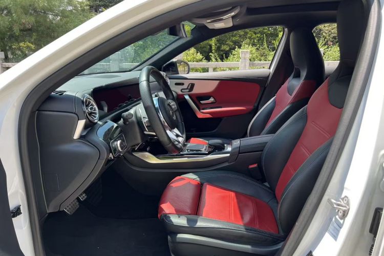 奔驰A级AMG(进口) 2020款 改款 AMG A 35 4MATIC中控内饰7001