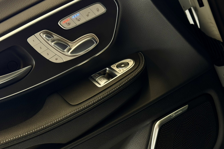 奔驰V级 2020款 V 260 L 长轴距豪华版中控内饰7008