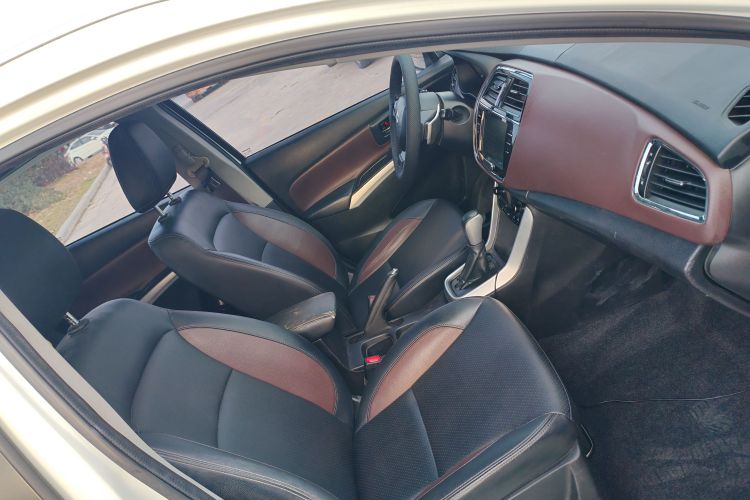 铃木 骁途 2017款 1.6L CVT两驱都市进取型中控内饰7004