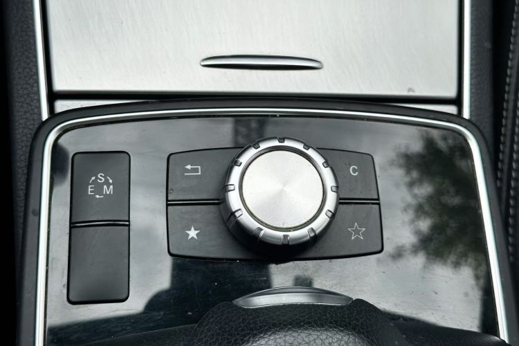 奔驰E级(进口) 2014款 E 260 轿跑版中控内饰7001