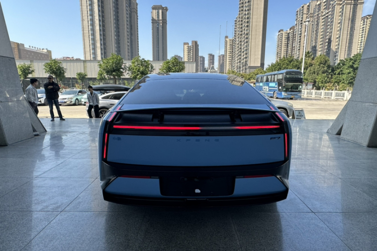 小鹏P7 2025款 702 长续航 Ultra车身外观6004