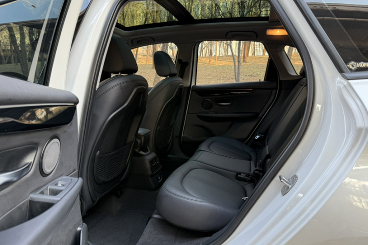 宝马2系旅行车 2016款 218i 运动设计套装中控内饰7012