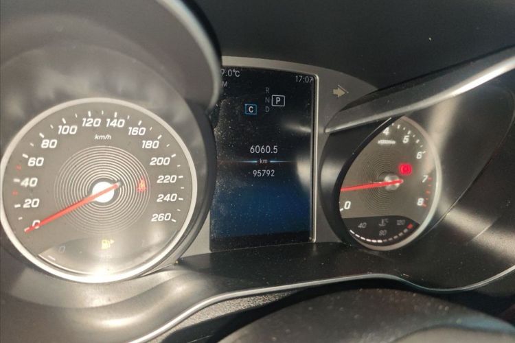 奔驰C级 2019款 C 180 L 时尚型运动版中控内饰15