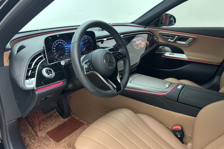 奔驰E级 2025款 E 300 L 豪华型中控内饰7004