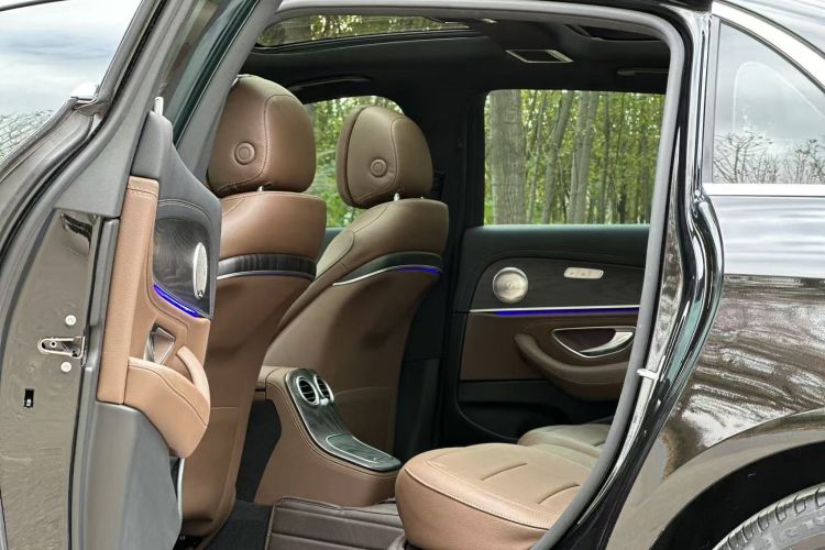 奔驰E级 2022款 改款 E 260 L 运动型中控内饰7007