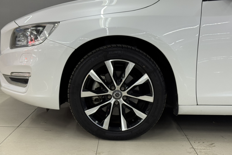 沃尔沃S60 2019款 S60L 改款 T5 智进进阶版车身外观6008