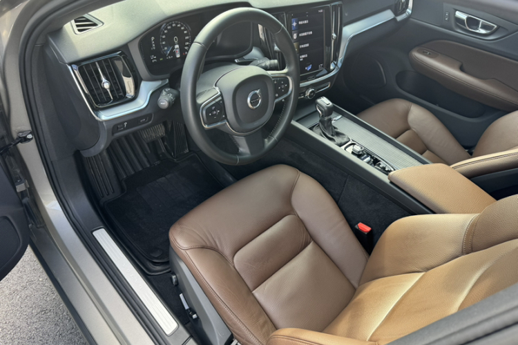 沃尔沃S60 2020款 T4 智逸豪华版中控内饰7006