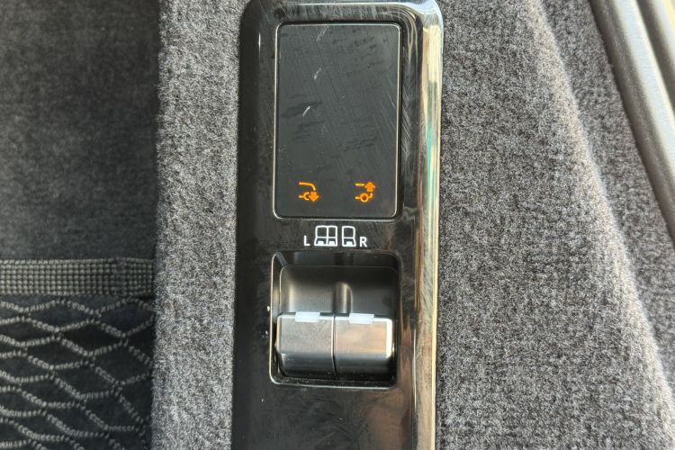 路虎 揽胜运动版 2024款 400PS Dynamic SE中控内饰7002