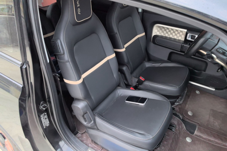 宝骏KiWi EV 2022款 设计师轻享版 三元锂中控内饰7008