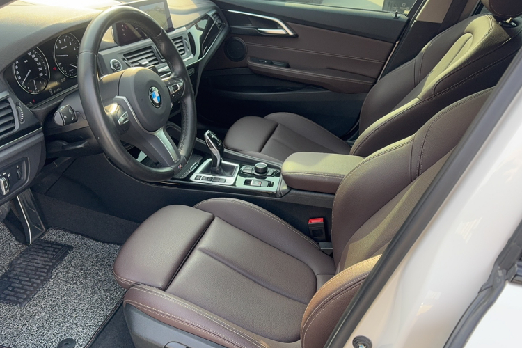 宝马1系 2020款 120i M运动套装中控内饰7003