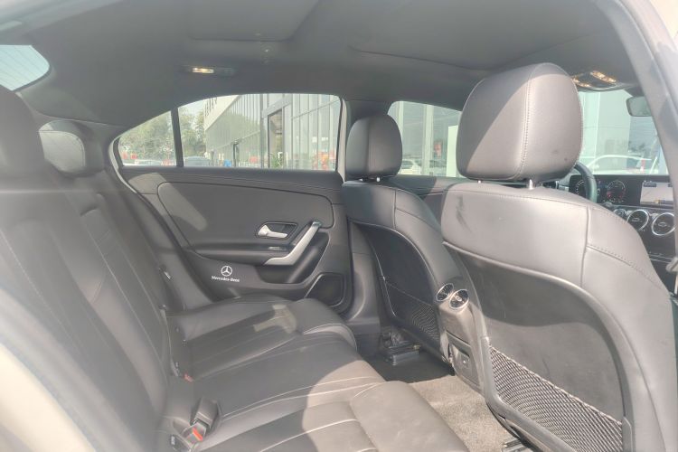 奔驰A级 2023款 A 180 L中控内饰7006