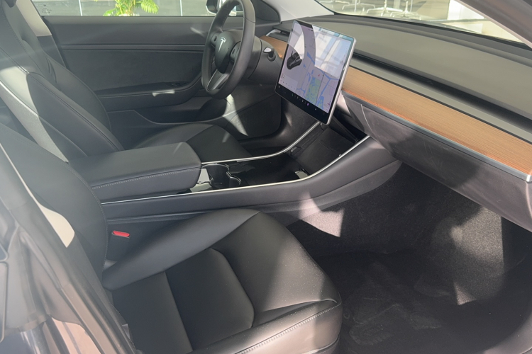 特斯拉 Model 3 2019款 标准续航后驱升级版中控内饰7003