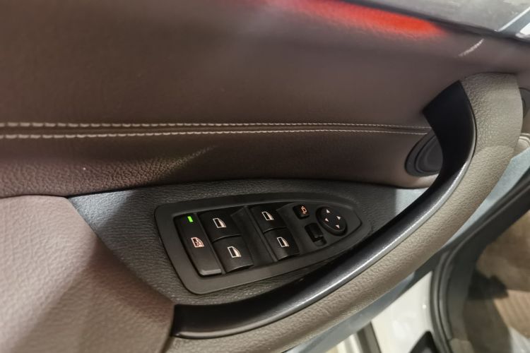 宝马X1 2018款 sDrive18Li 尊享型中控内饰7010