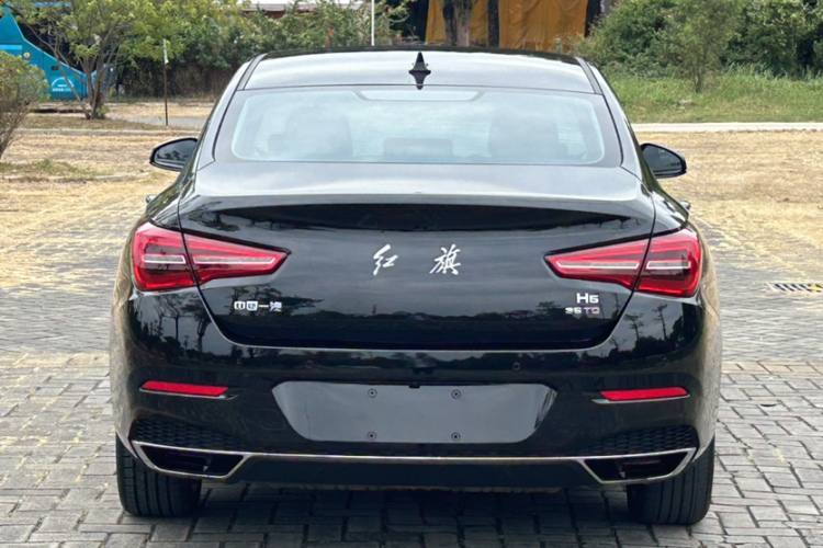 红旗H5 2022款 经典款 改款 1.8T 自动智联旗韵版车身外观6004