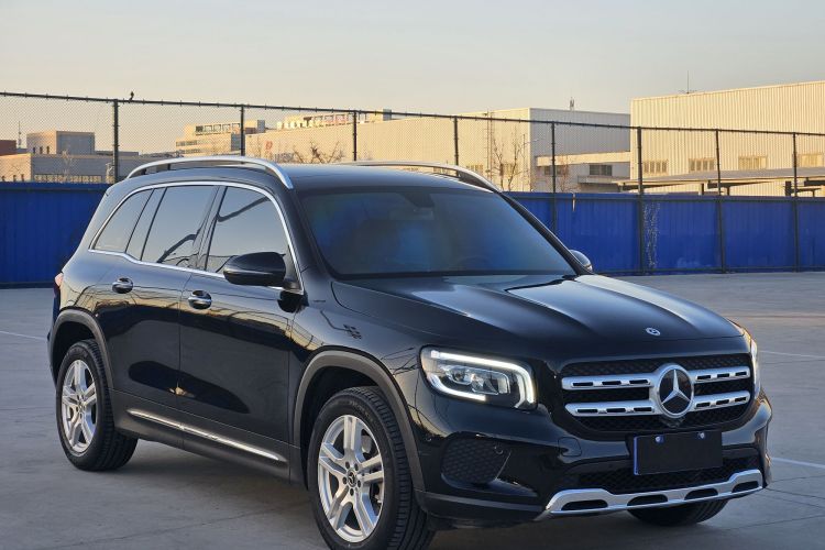 奔驰GLB 2023款 GLB 220 动感型车身外观6002