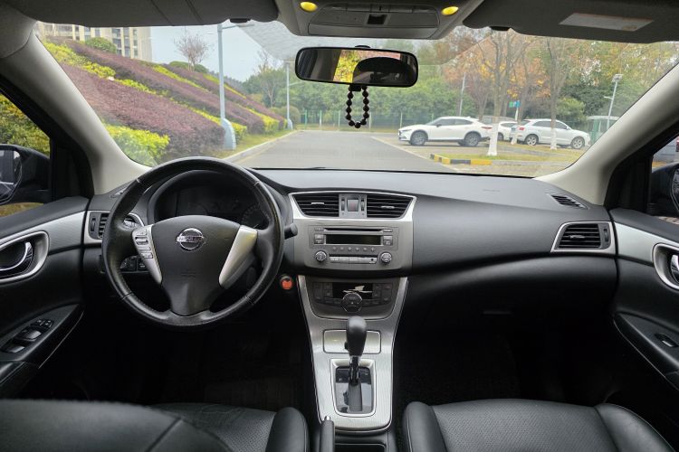 日产 轩逸 2014款 1.6XV CVT尊享版中控内饰7004