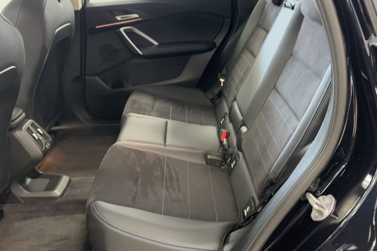 宝马iX1 2025款 eDrive25L M运动套装中控内饰7005