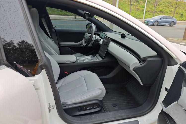 蔚来ET5 2024款 75kWh中控内饰7004