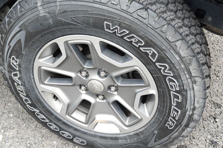 Jeep 牧马人 2015款 3.0L Sahara 四门舒享版车身外观6006