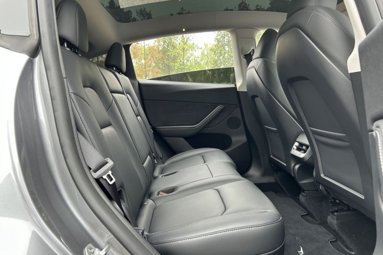 特斯拉 Model Y 2024款 后轮驱动版中控内饰7004