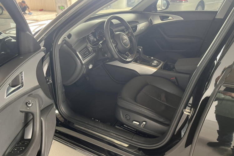 奥迪A6L 2016款 45 TFSI quattro 运动型中控内饰7001