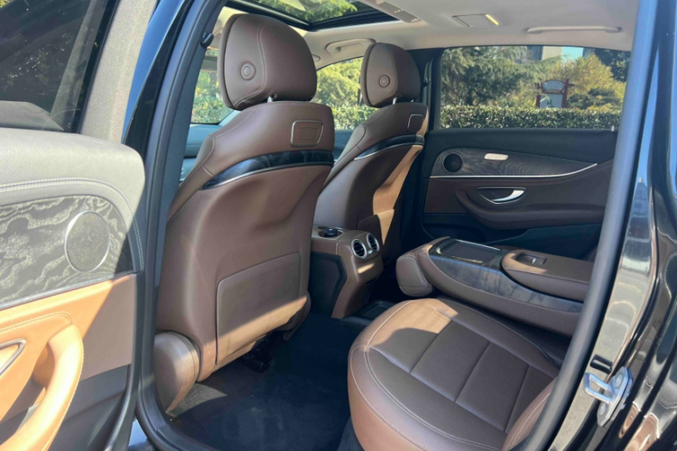 奔驰E级 2016款 E 200 L 运动型中控内饰7005