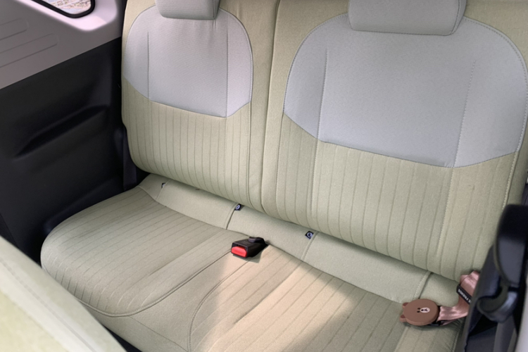 吉利银河 2023款 熊猫mini 120km 亚运熊中控内饰7006