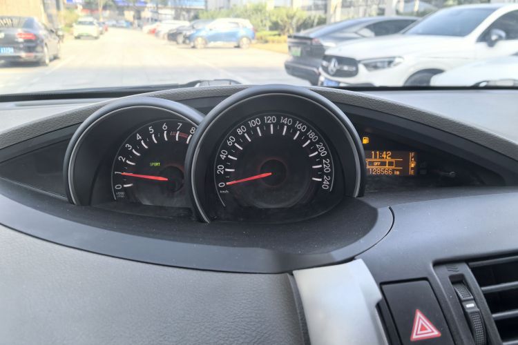 丰田 逸致 2015款 180E CVT跨界版中控内饰15