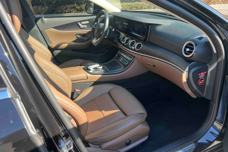 奔驰E级 2016款 E 200 L 运动型局部细节41