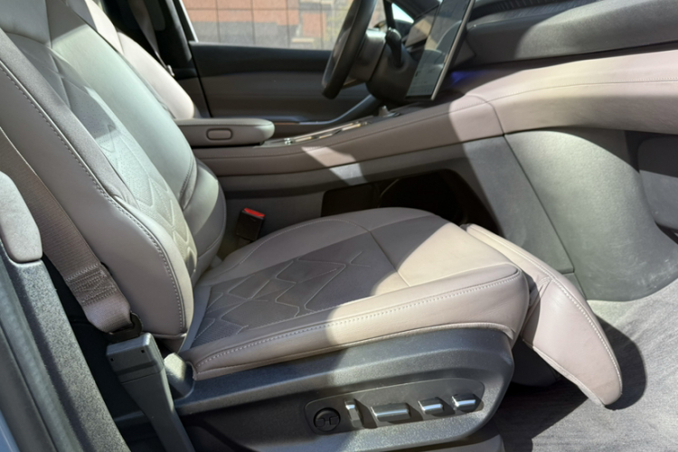 蔚来ES7 2022款 100kWh 首发版中控内饰7003