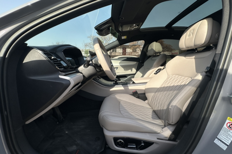 比亚迪 汉 2025款 DM-i 125KM精英型中控内饰7003