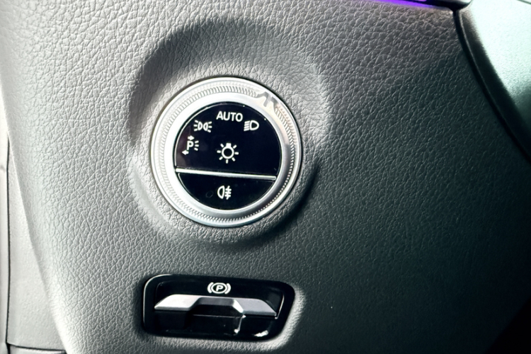 奔驰C级 2022款 改款 C 260 L 运动版中控内饰7006