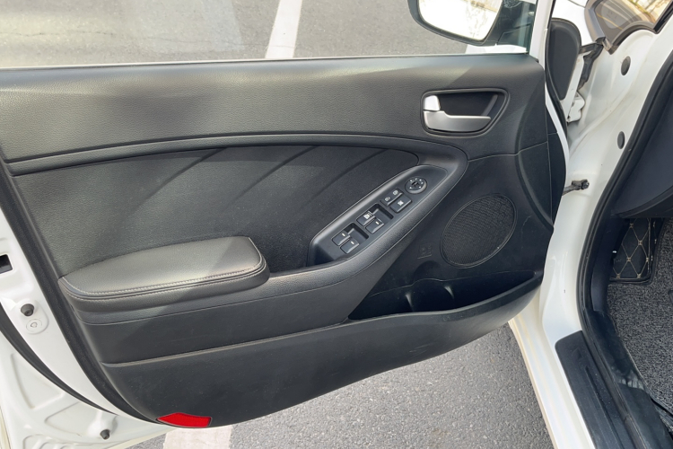 起亚K3 2017款  1.6L 自动15周年特别版GLS中控内饰7005