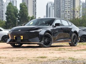 长安UNI-V 2024款 1.5T 尊贵运动型