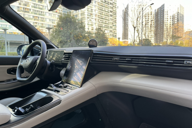 蔚来ES8 2020款 580KM 六座版中控内饰7007