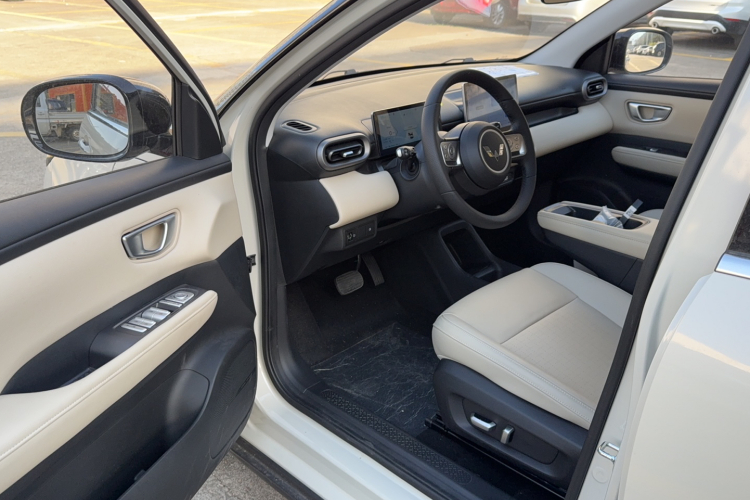 五菱汽车 五菱缤果PLUS 2024款 330km 五座版中控内饰7002