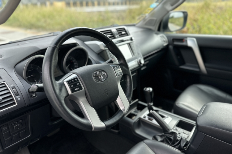 丰田 普拉多 2016款 2.7L 自动标准版中控内饰7003