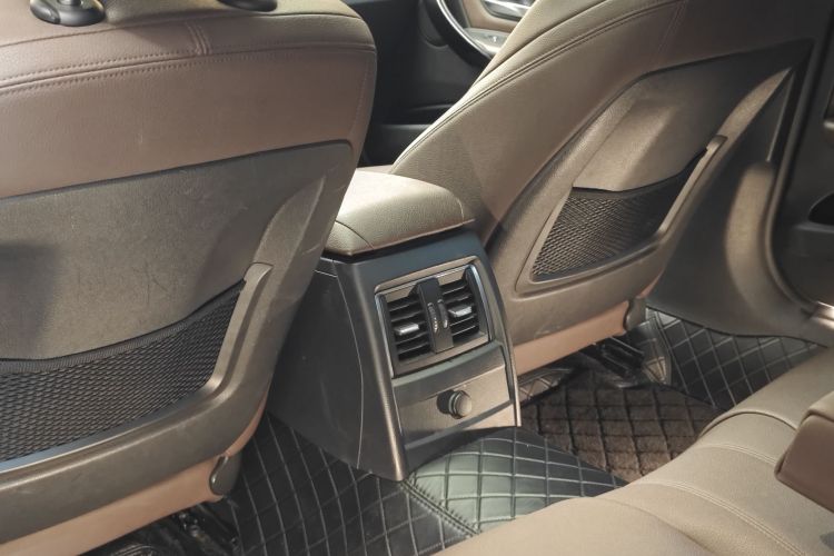 宝马3系 2018款 320Li 时尚型中控内饰7013