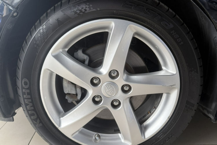 奔腾B70 2014款 2.0L 自动豪华型车身外观6004